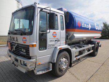 Tankwagen Für die Beförderung von Kraftstoff VOLVO: das Bild 1