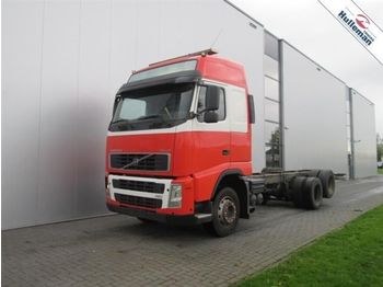 Fahrgestell LKW Volvo FH12.460 6X2 MANUEL EURO 3 TEN TIRES: das Bild 1