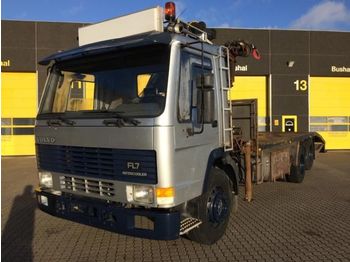 Autotransporter LKW Volvo FL7 6x2: das Bild 1