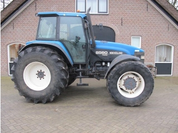 Traktor NEW HOLLAND 8560: das Bild 1