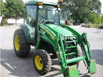 JOHN DEERE 4520 - Traktor