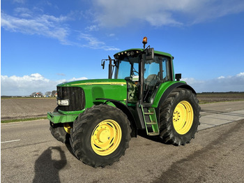 JOHN DEERE 6520 Traktor