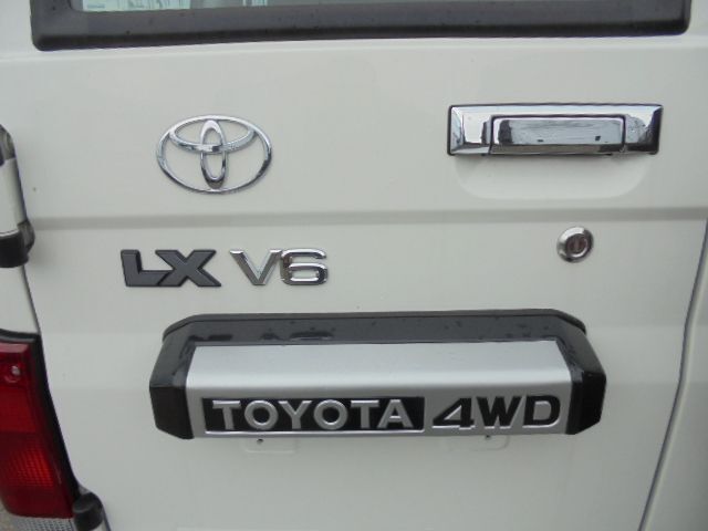 PKW Toyota Land Cruiser NEW UNUSED LX V6: das Bild 9