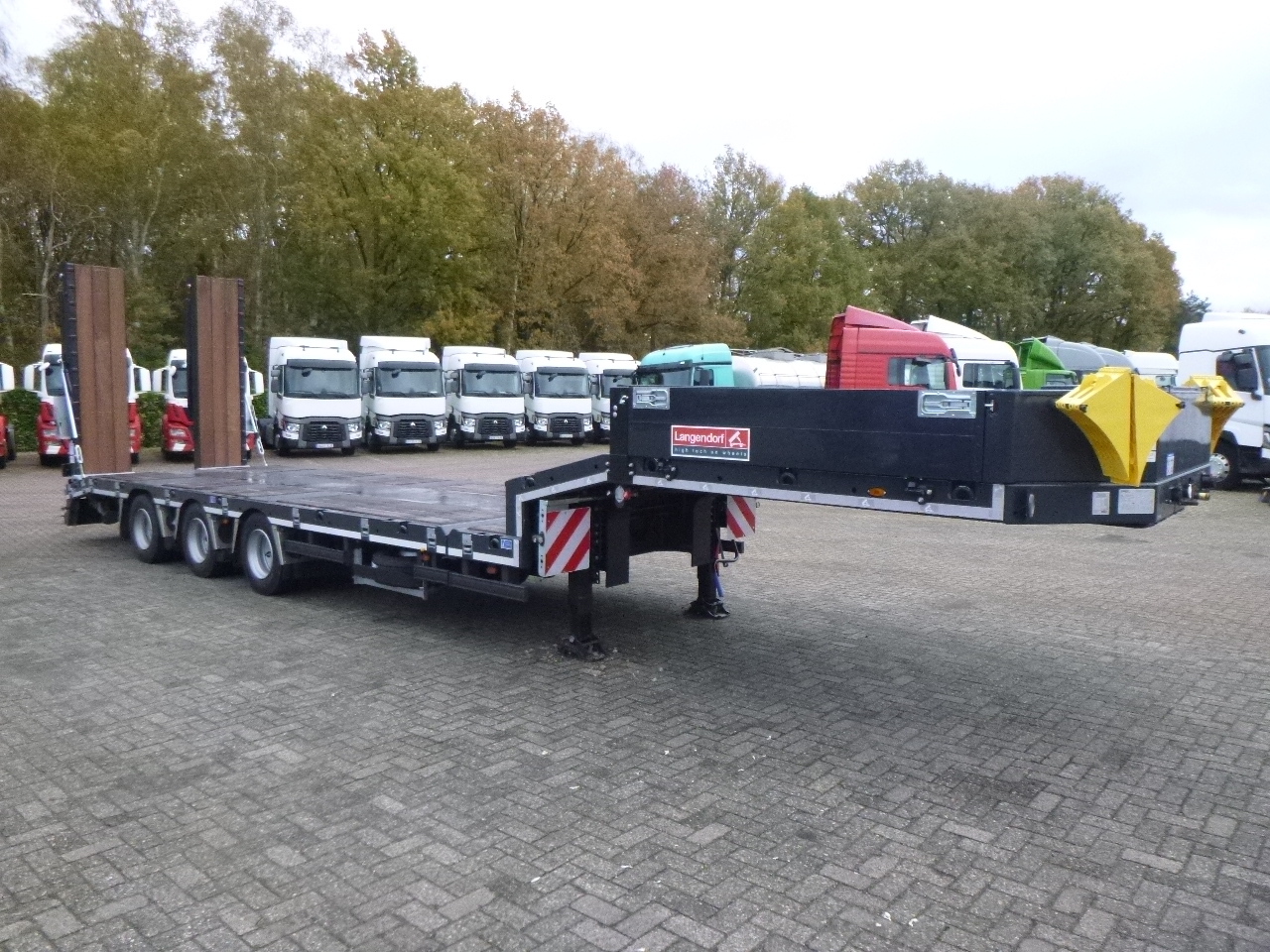 Tieflader Auflieger Langendorf 3-axle semi-lowbed trailer 48T ext. 13.5 m + ramps: das Bild 2