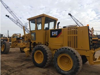 Grader CATERPILLAR 140K: das Bild 1