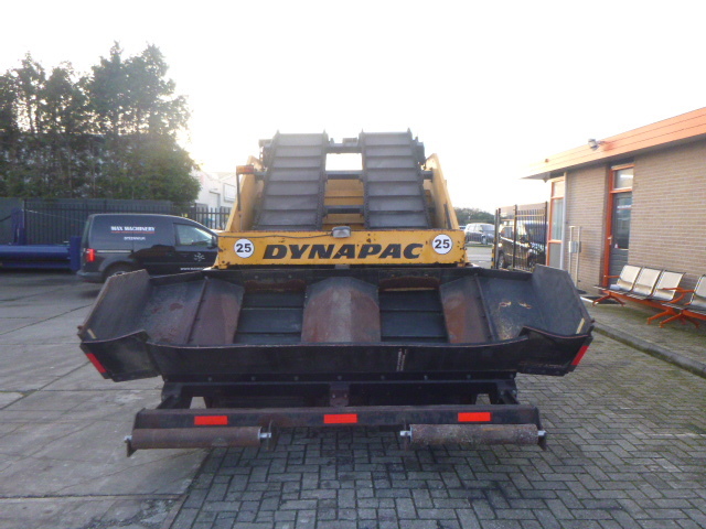 Straßenbaumaschine DYNAPAC HR21  Chip Spreader: das Bild 8