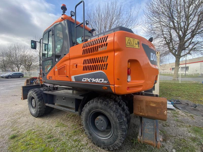 Mobilbagger Doosan DX 140W-5: das Bild 4