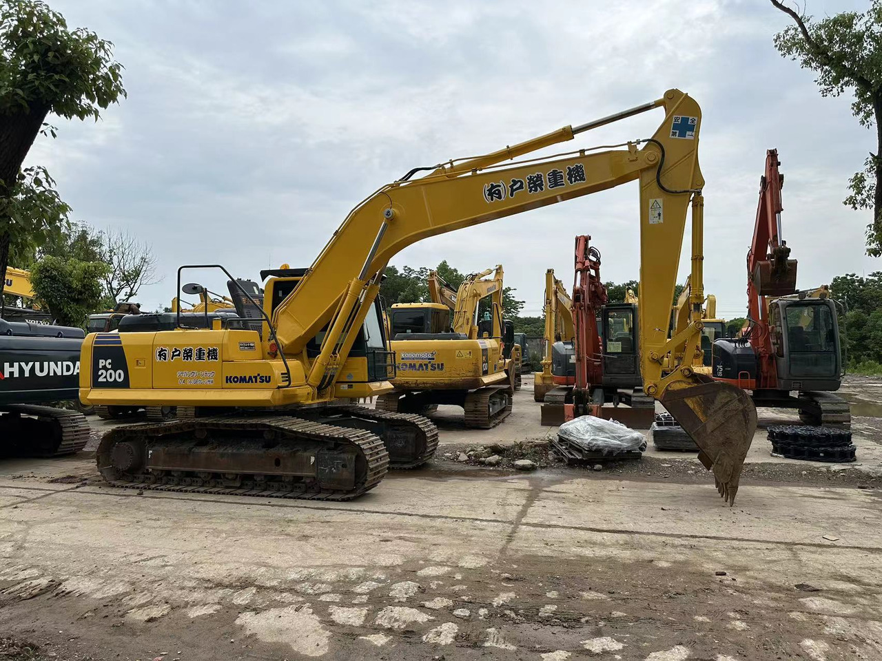 Kettenbagger High quality Good Performance KOMATSU PC200-8N1 with original design and strong power low working hours good condition on sale: das Bild 5