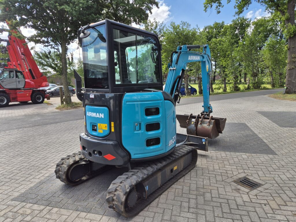 Minibagger AIRMANN AX33U mididigger