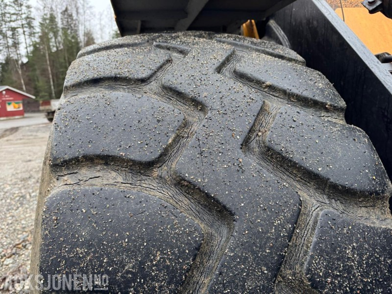 Radlader 1984 Volvo BM 4600 HJULLASTER, HYDRAULISK HURTIGFESTE, SKUFFE, LØFTEBOM OG PALLEGAFLER