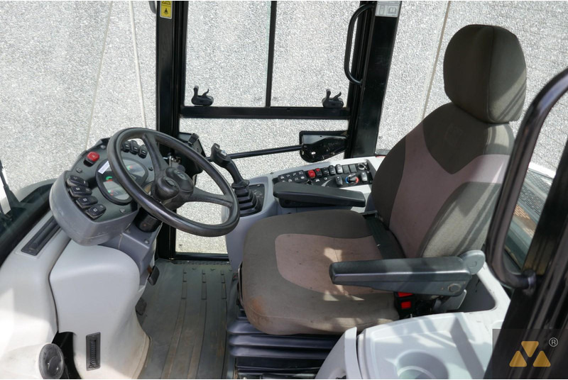 Radlader Caterpillar 906M