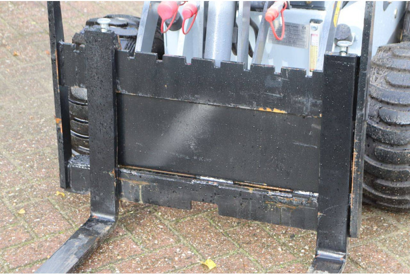 Radlader Cheval Liberte HT320