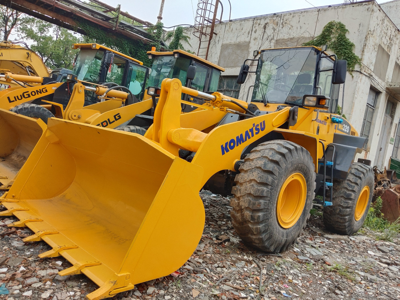 Radlader KOMATSU WA320-5