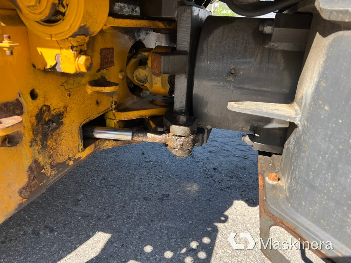 Radlader Redskapsbärare Wille 655 med vikplog