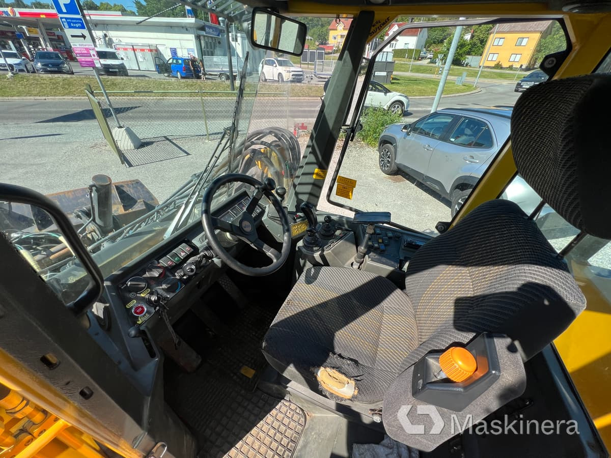 Radlader Redskapsbärare Wille 655 med vikplog