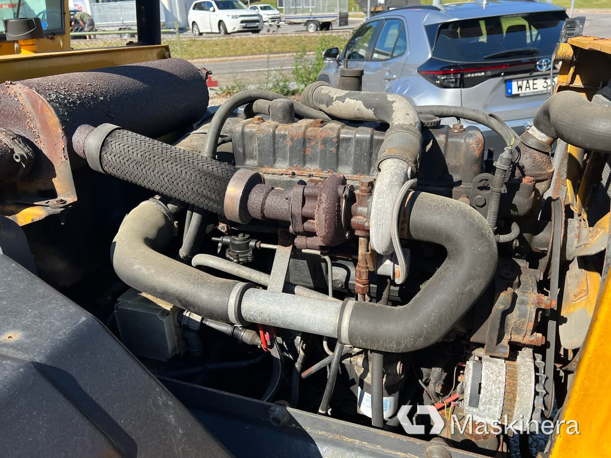 Radlader Redskapsbärare Wille 655 med vikplog