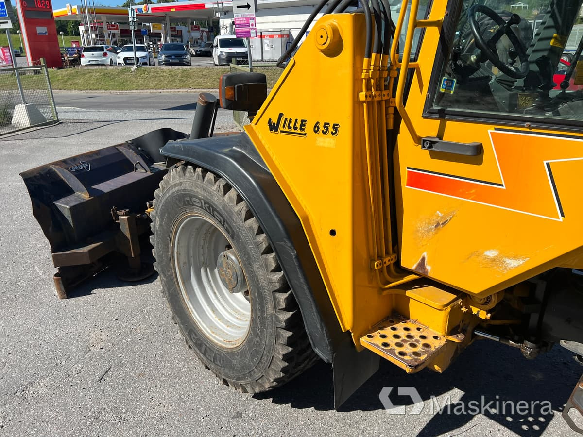 Radlader Redskapsbärare Wille 655 med vikplog