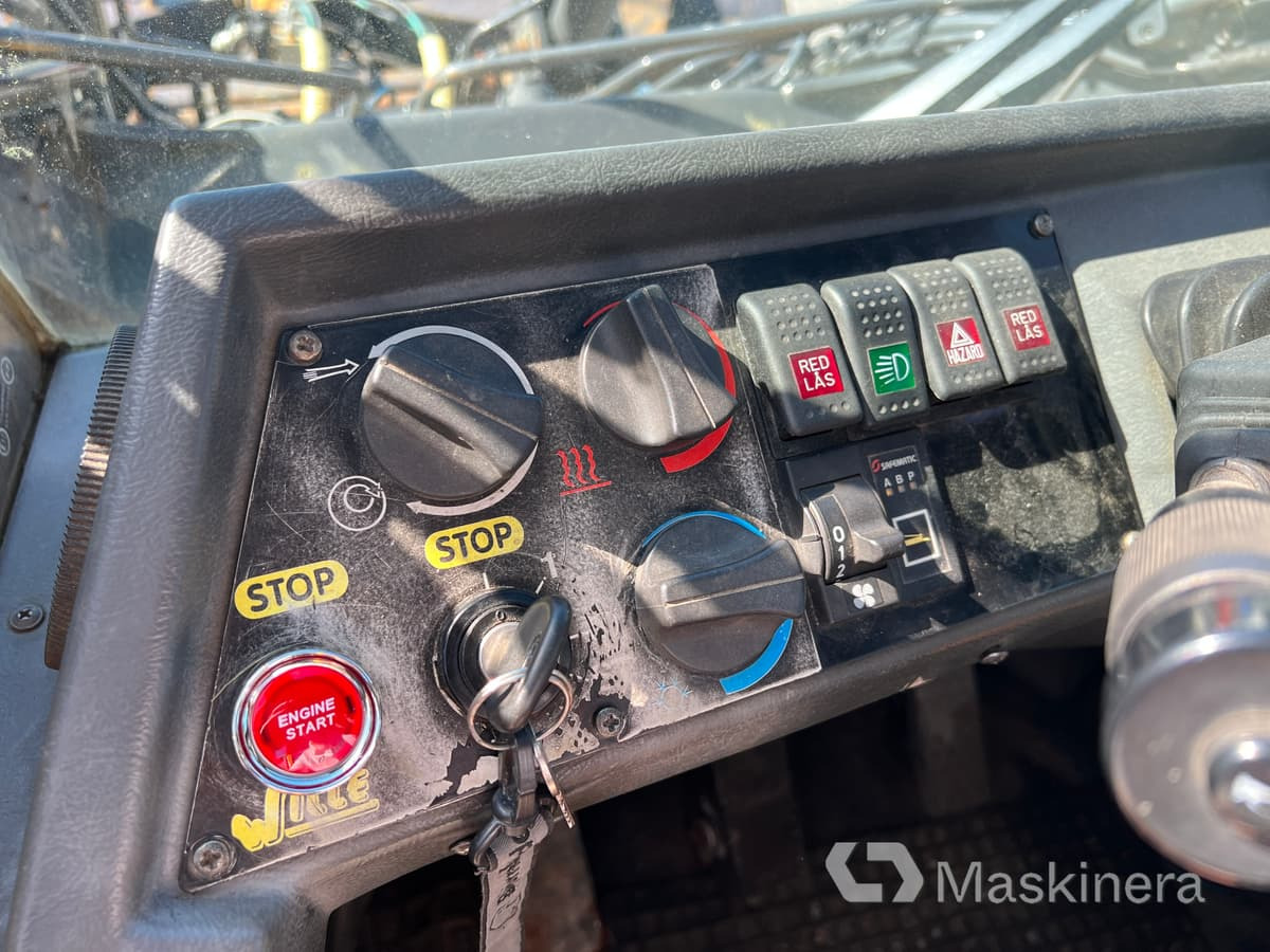 Radlader Redskapsbärare Wille 655 med vikplog