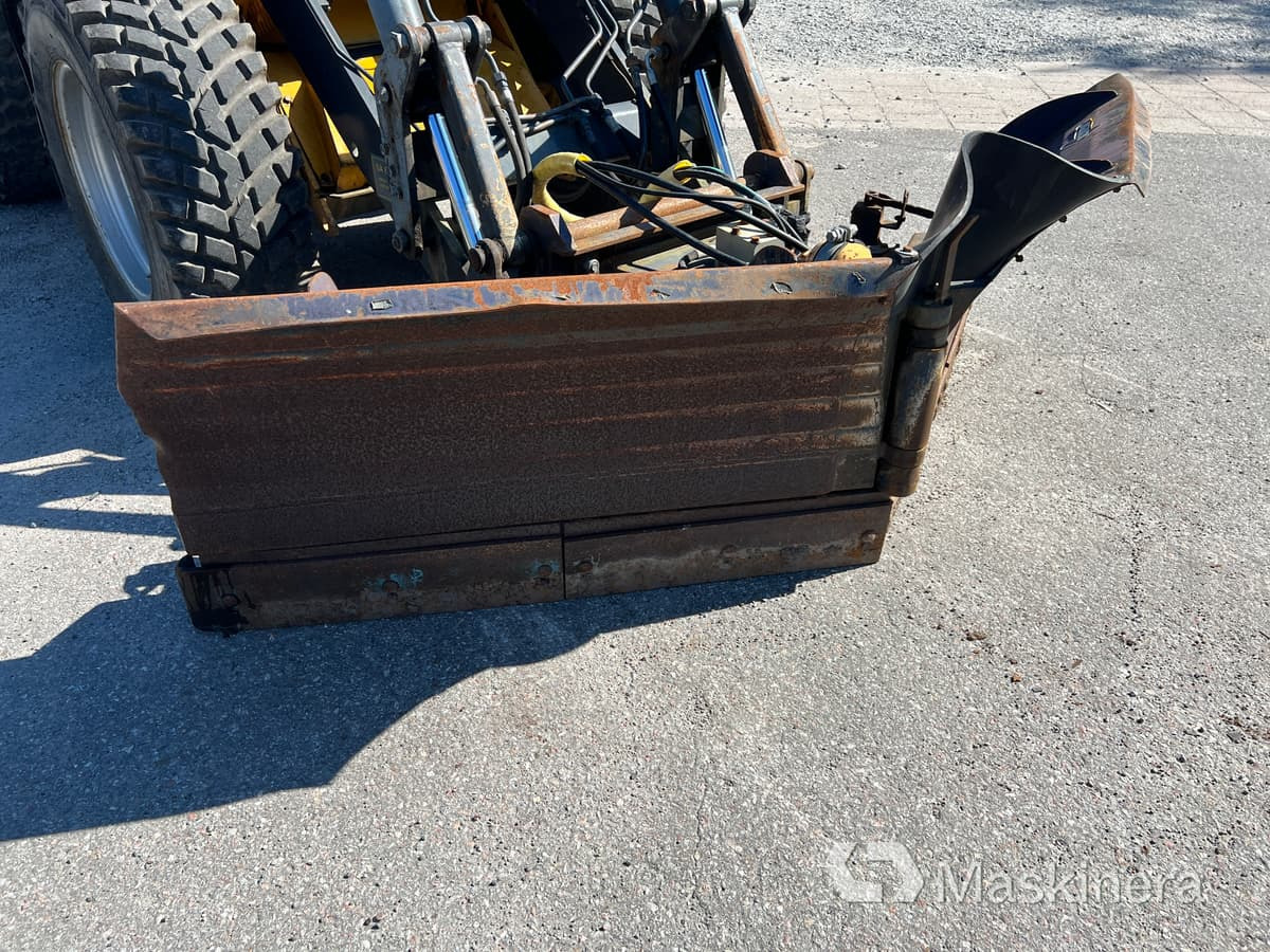 Radlader Redskapsbärare Wille 655 med vikplog