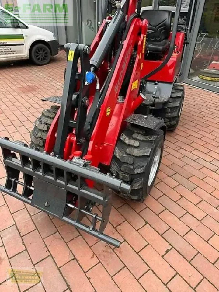 Radlader Schäffer 2028 - 2 euro-aufnahme