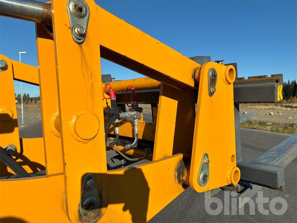 Radlader Swekip 2050 inklusive långgafflar och planeringsskopa