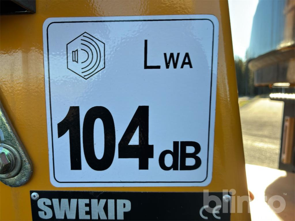 Radlader Swekip 2050 inklusive långgafflar och planeringsskopa