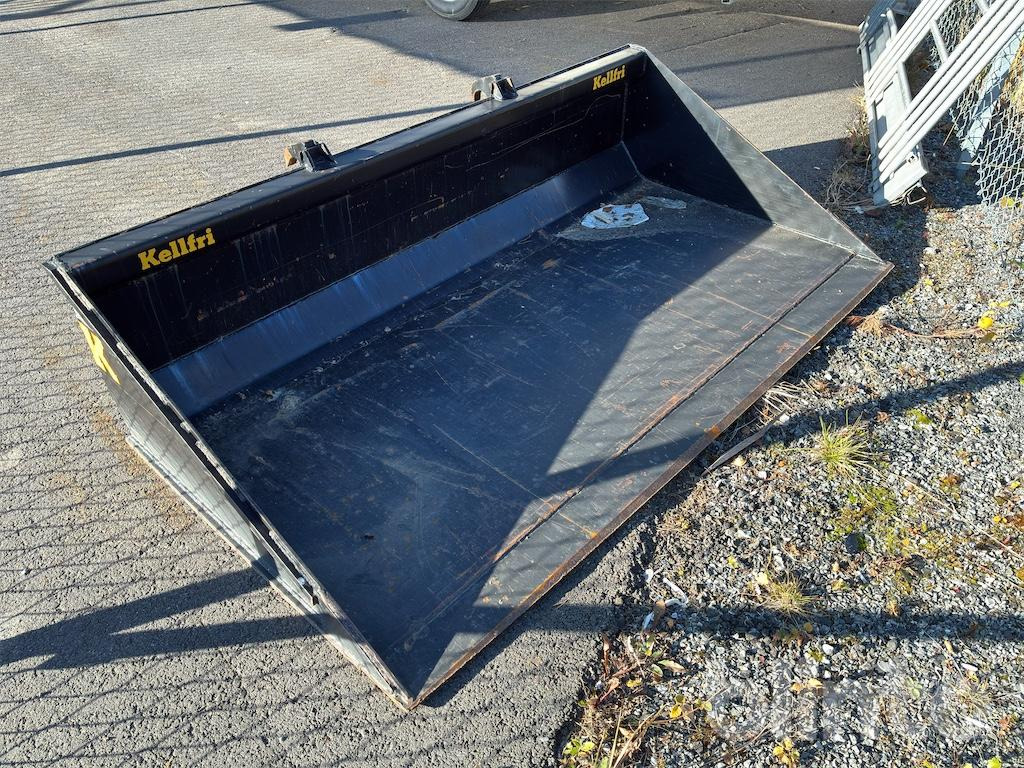 Radlader Swekip 2050 inklusive långgafflar och planeringsskopa