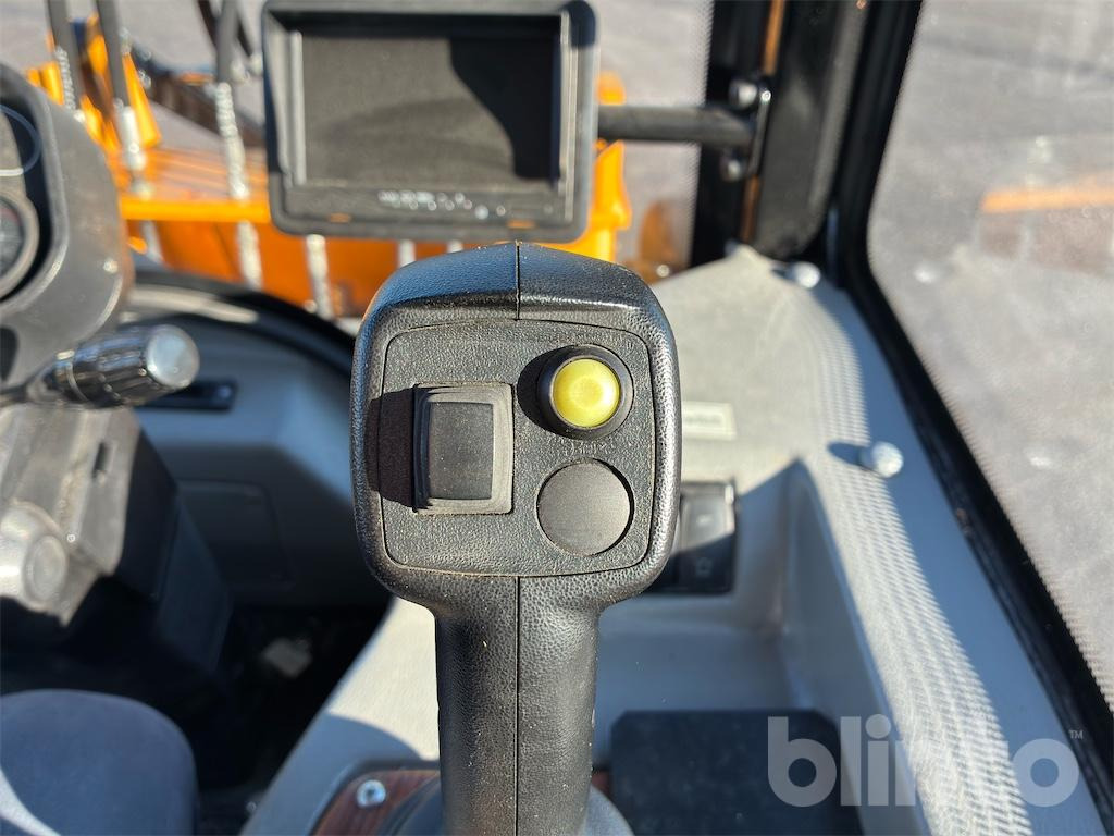 Radlader Swekip 2050 inklusive långgafflar och planeringsskopa