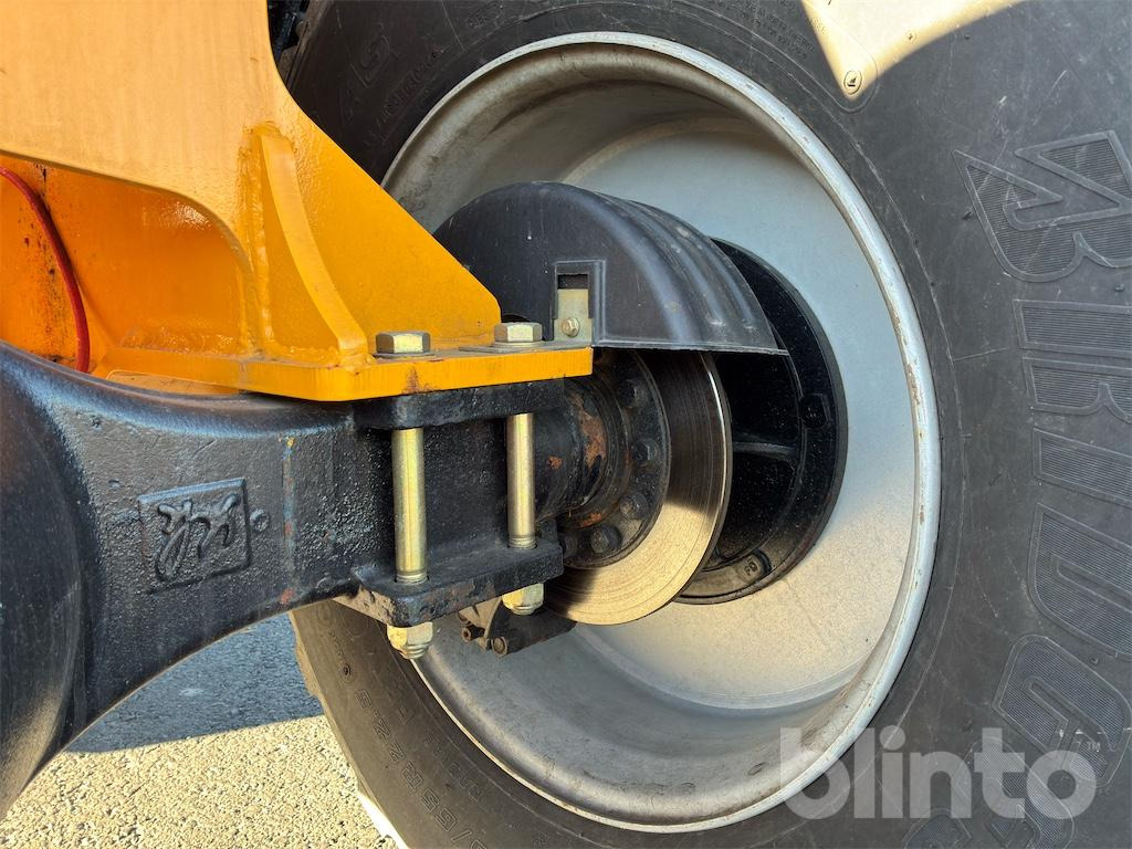 Radlader Swekip 2050 inklusive långgafflar och planeringsskopa