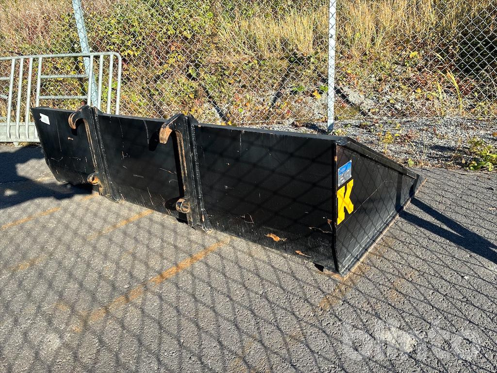 Radlader Swekip 2050 inklusive långgafflar och planeringsskopa