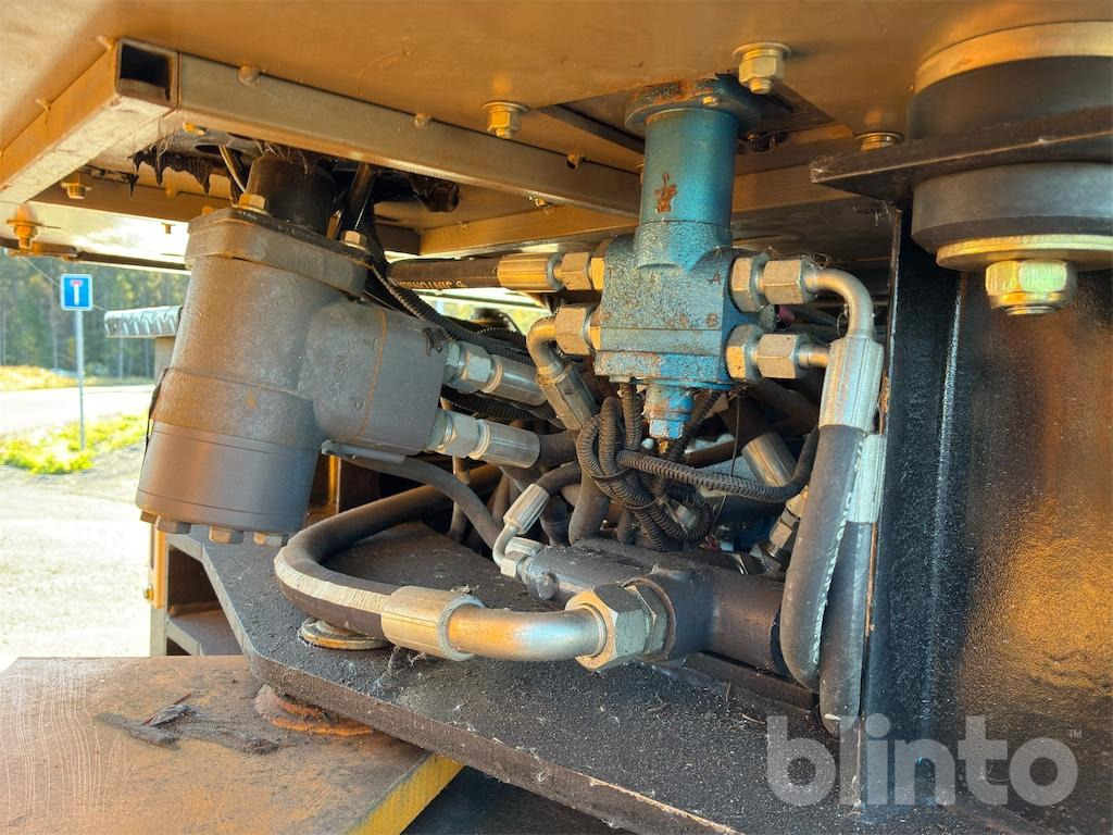 Radlader Swekip 2050 inklusive långgafflar och planeringsskopa