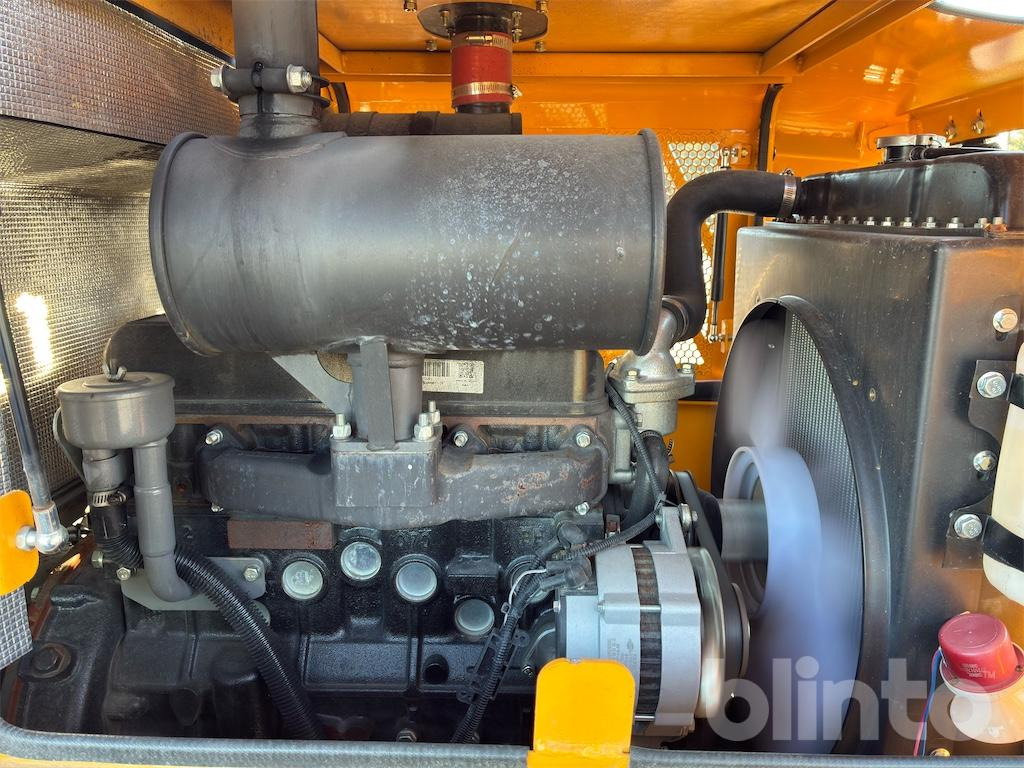 Radlader Swekip 2050 inklusive långgafflar och planeringsskopa