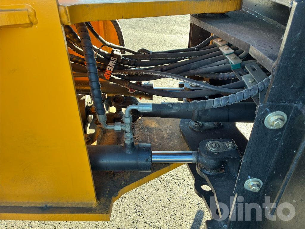 Radlader Swekip 2050 inklusive långgafflar och planeringsskopa