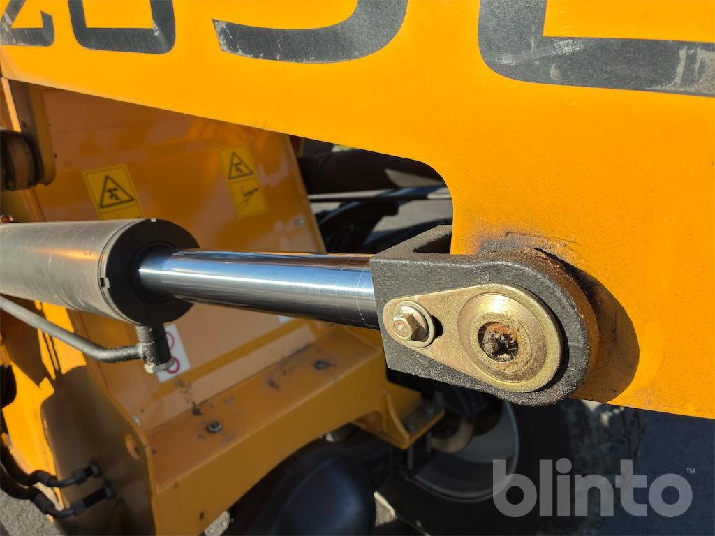 Radlader Swekip 2050 inklusive långgafflar och planeringsskopa