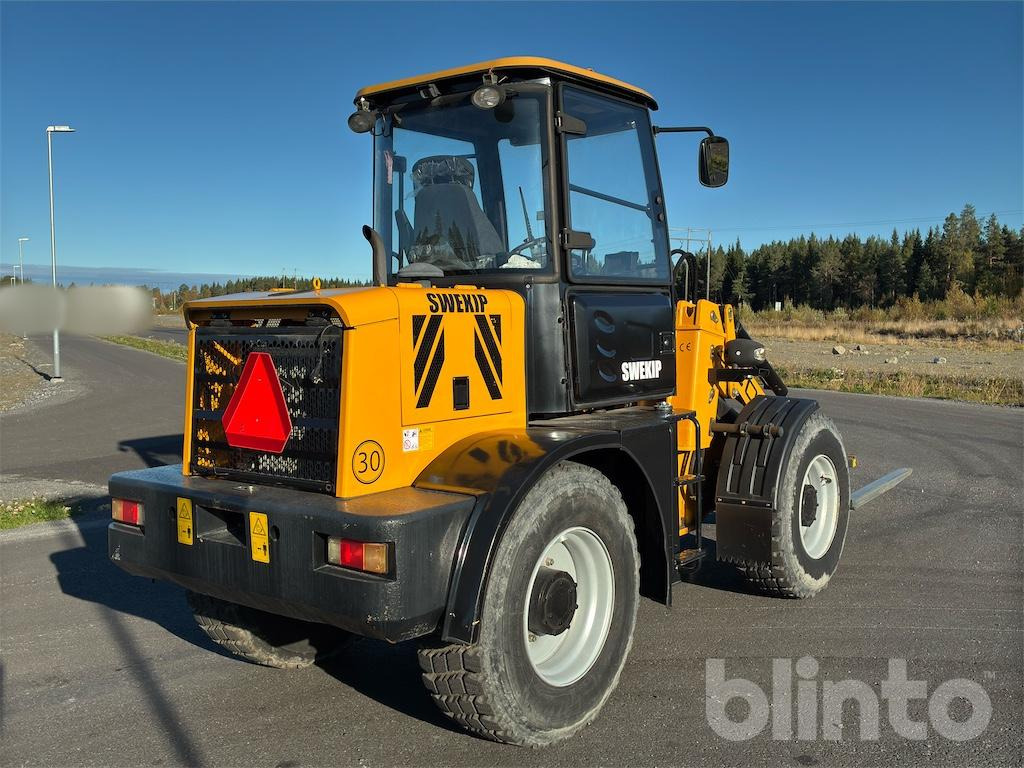 Radlader Swekip 2050 inklusive långgafflar och planeringsskopa