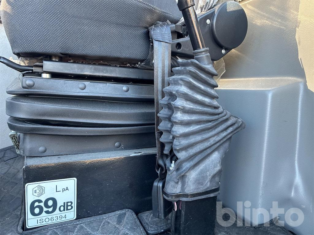 Radlader Swekip 2050 inklusive långgafflar och planeringsskopa