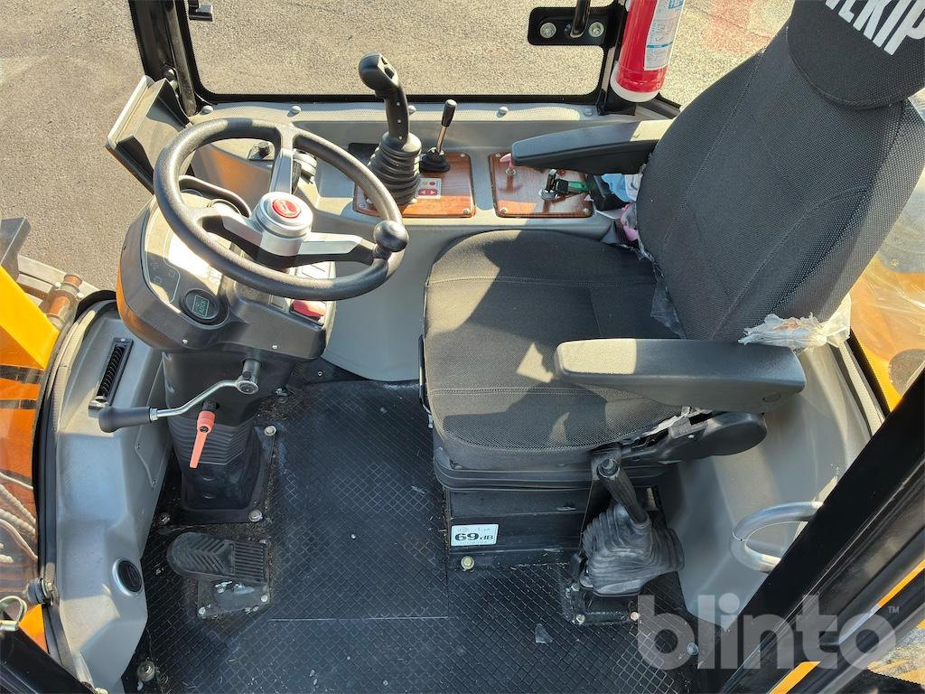 Radlader Swekip 2050 inklusive långgafflar och planeringsskopa