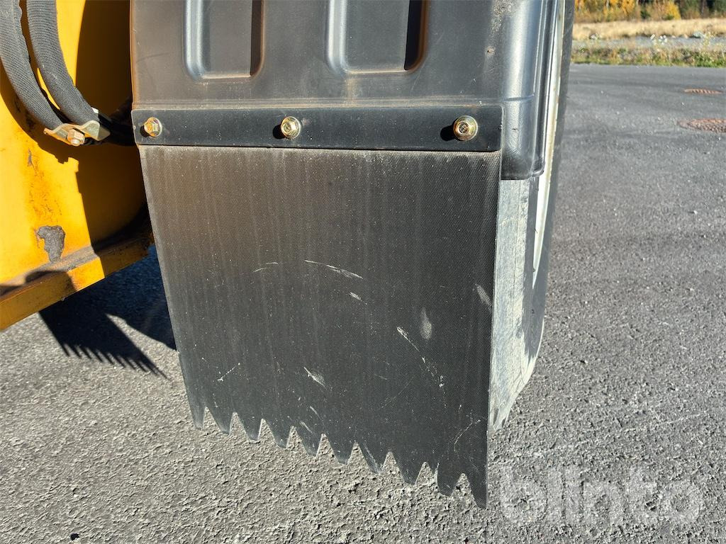 Radlader Swekip 2050 inklusive långgafflar och planeringsskopa