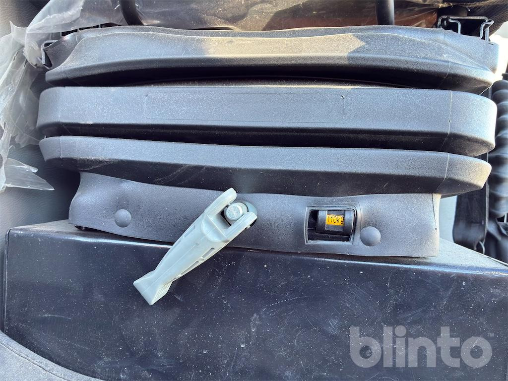 Radlader Swekip 2050 inklusive långgafflar och planeringsskopa