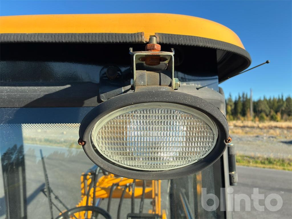 Radlader Swekip 2050 inklusive långgafflar och planeringsskopa