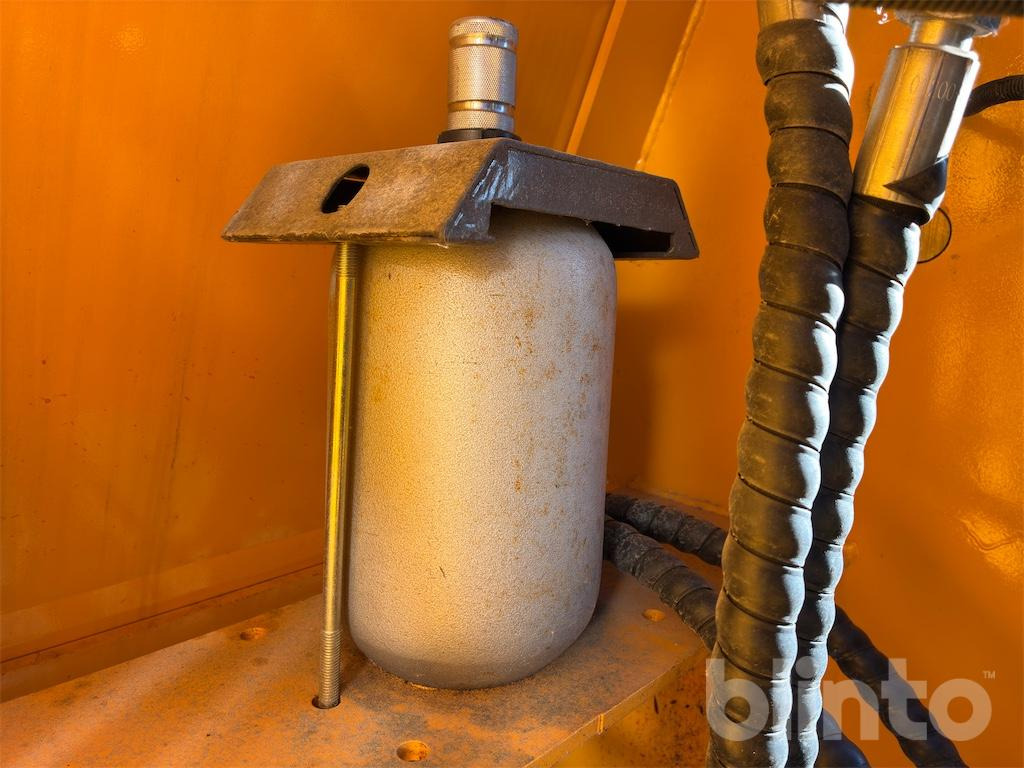 Radlader Swekip 2050 inklusive långgafflar och planeringsskopa