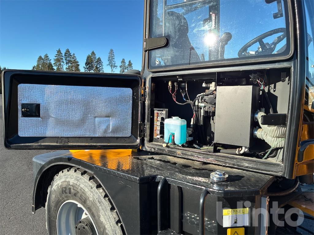 Radlader Swekip 2050 inklusive långgafflar och planeringsskopa