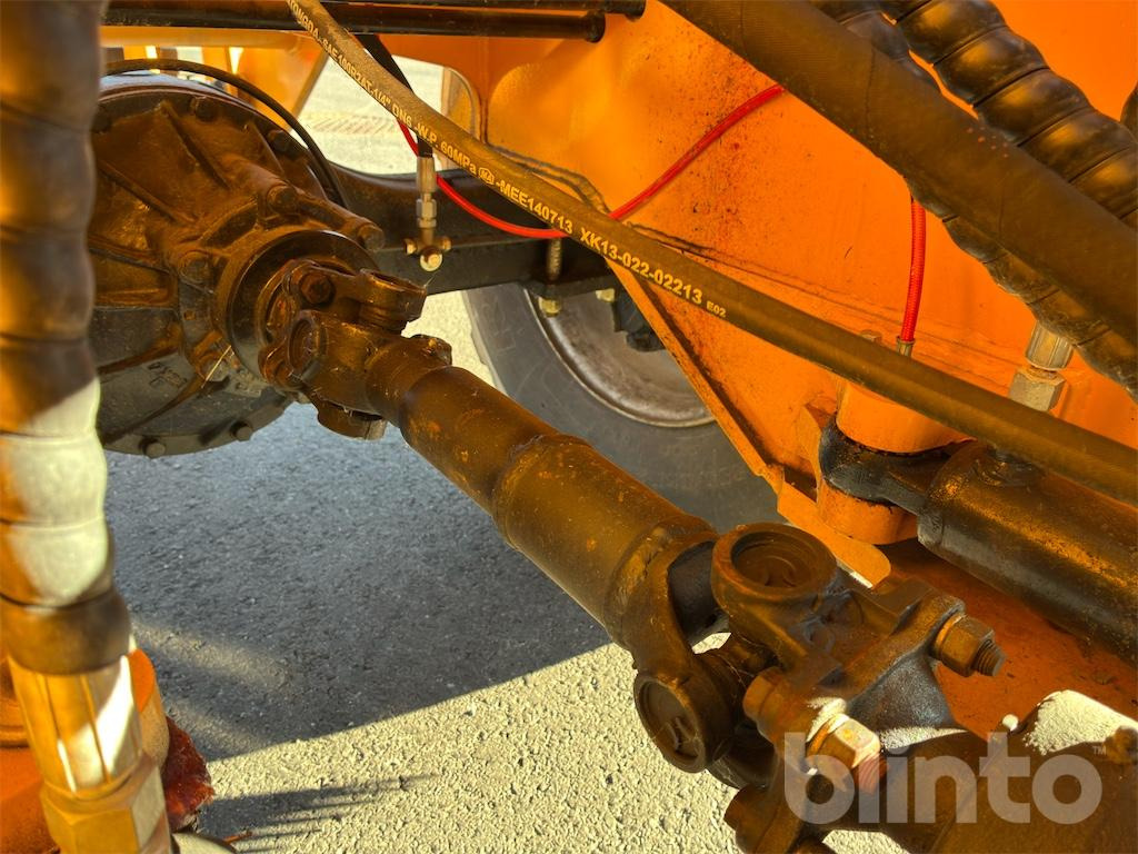 Radlader Swekip 2050 inklusive långgafflar och planeringsskopa