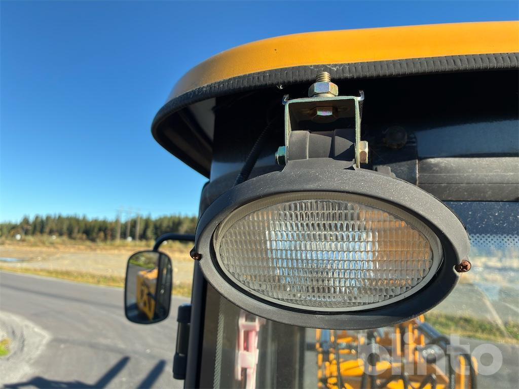 Radlader Swekip 2050 inklusive långgafflar och planeringsskopa