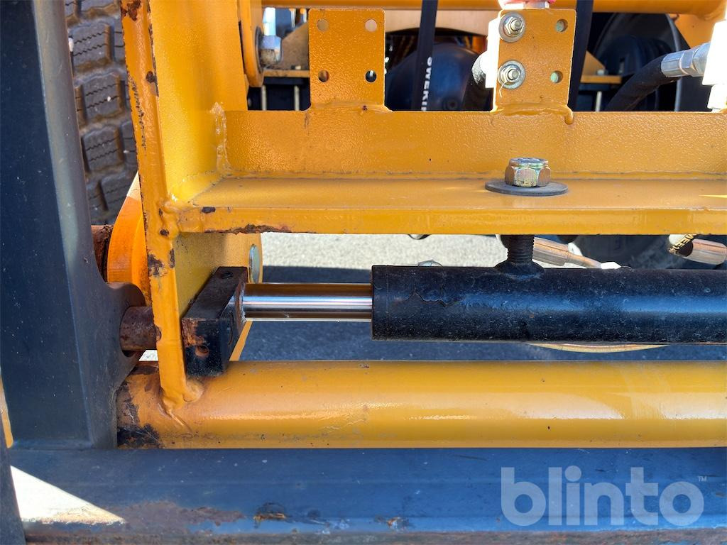 Radlader Swekip 2050 inklusive långgafflar och planeringsskopa