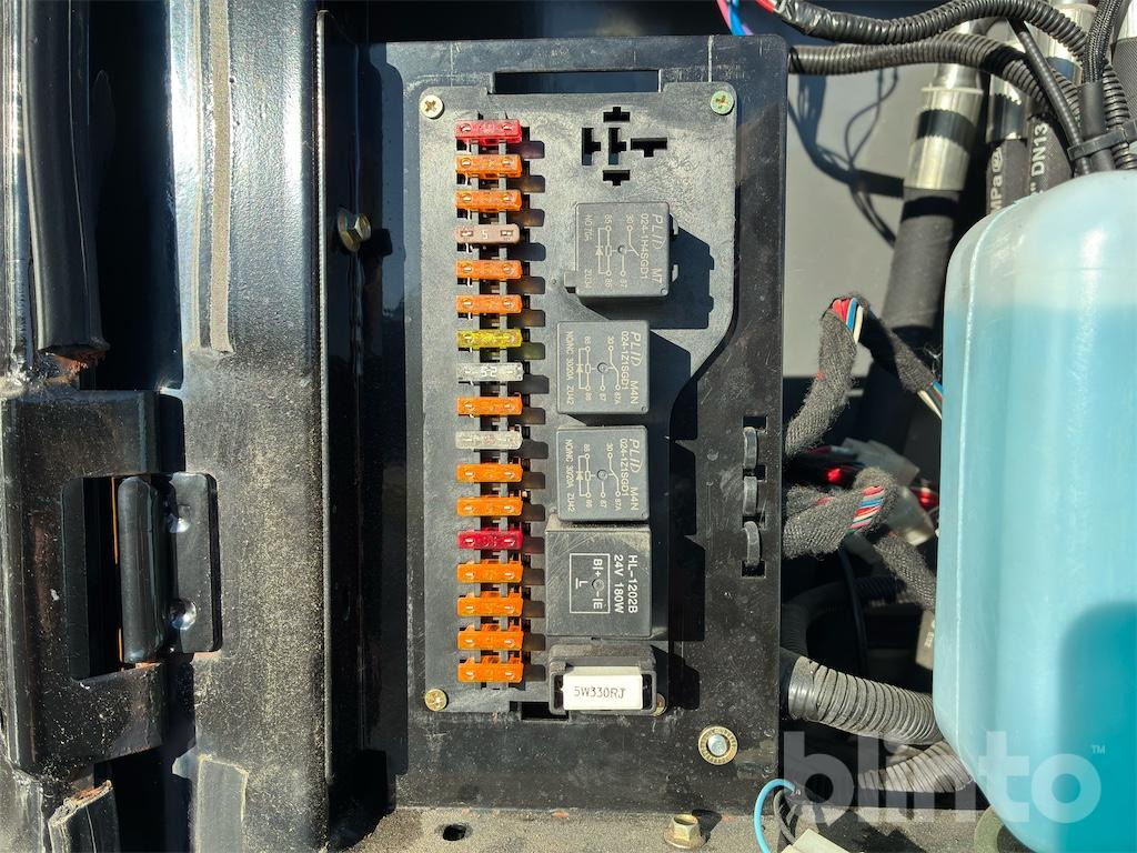 Radlader Swekip 2050 inklusive långgafflar och planeringsskopa