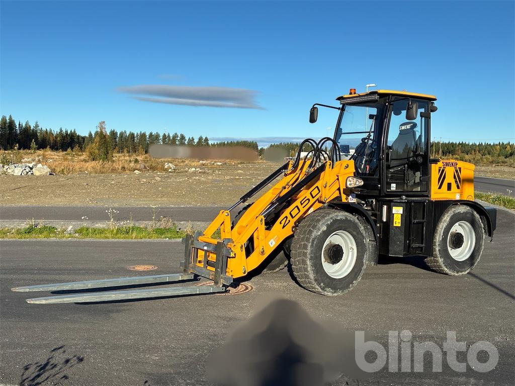 Radlader Swekip 2050 inklusive långgafflar och planeringsskopa