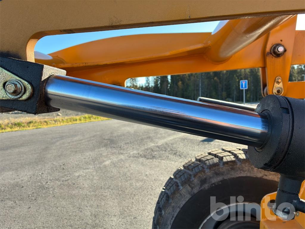 Radlader Swekip 2050 inklusive långgafflar och planeringsskopa