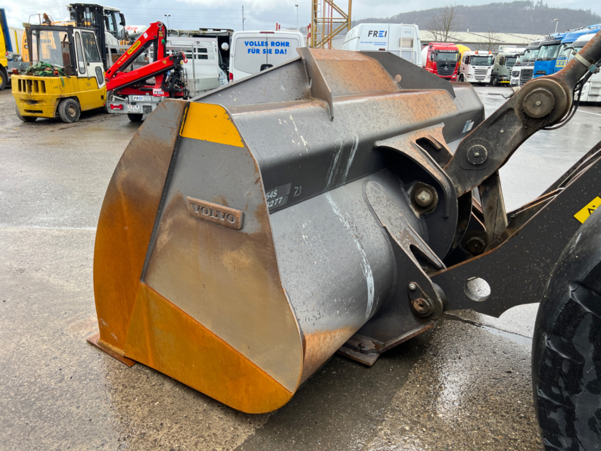 Radlader VOLVO L180H