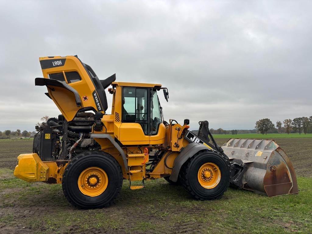 Radlader Volvo L 90 H (On Transport)